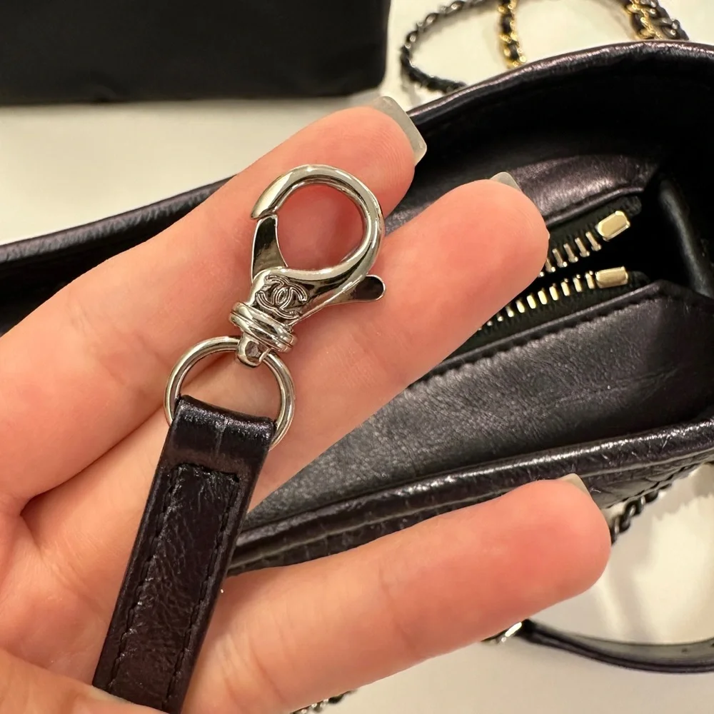 Chanel small Gabrielle hobo in black iridescent aged calfskin - Picture 9 of 17